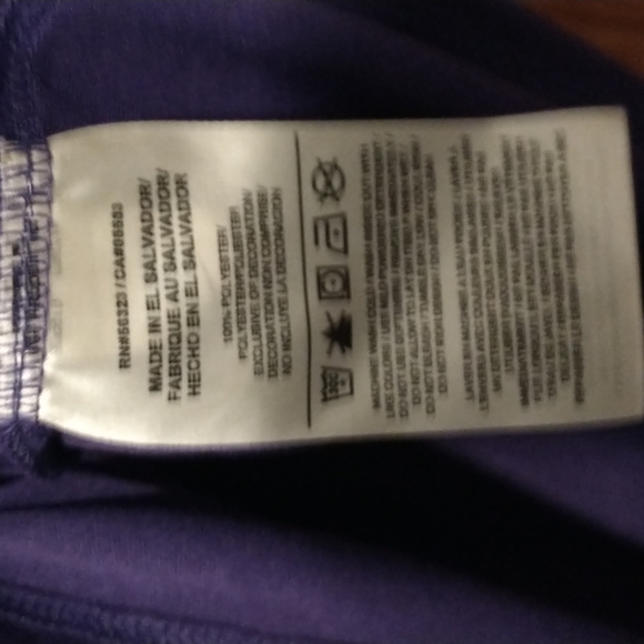 Nike women's size XS short-sleeved Dri-Fit Tee - Picture 4 of 7